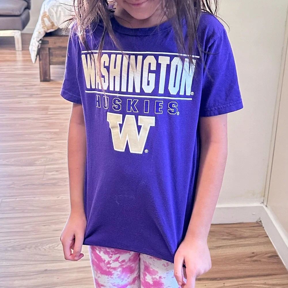 Washington Huskies Purple kids T-Shirt size small 6/7
